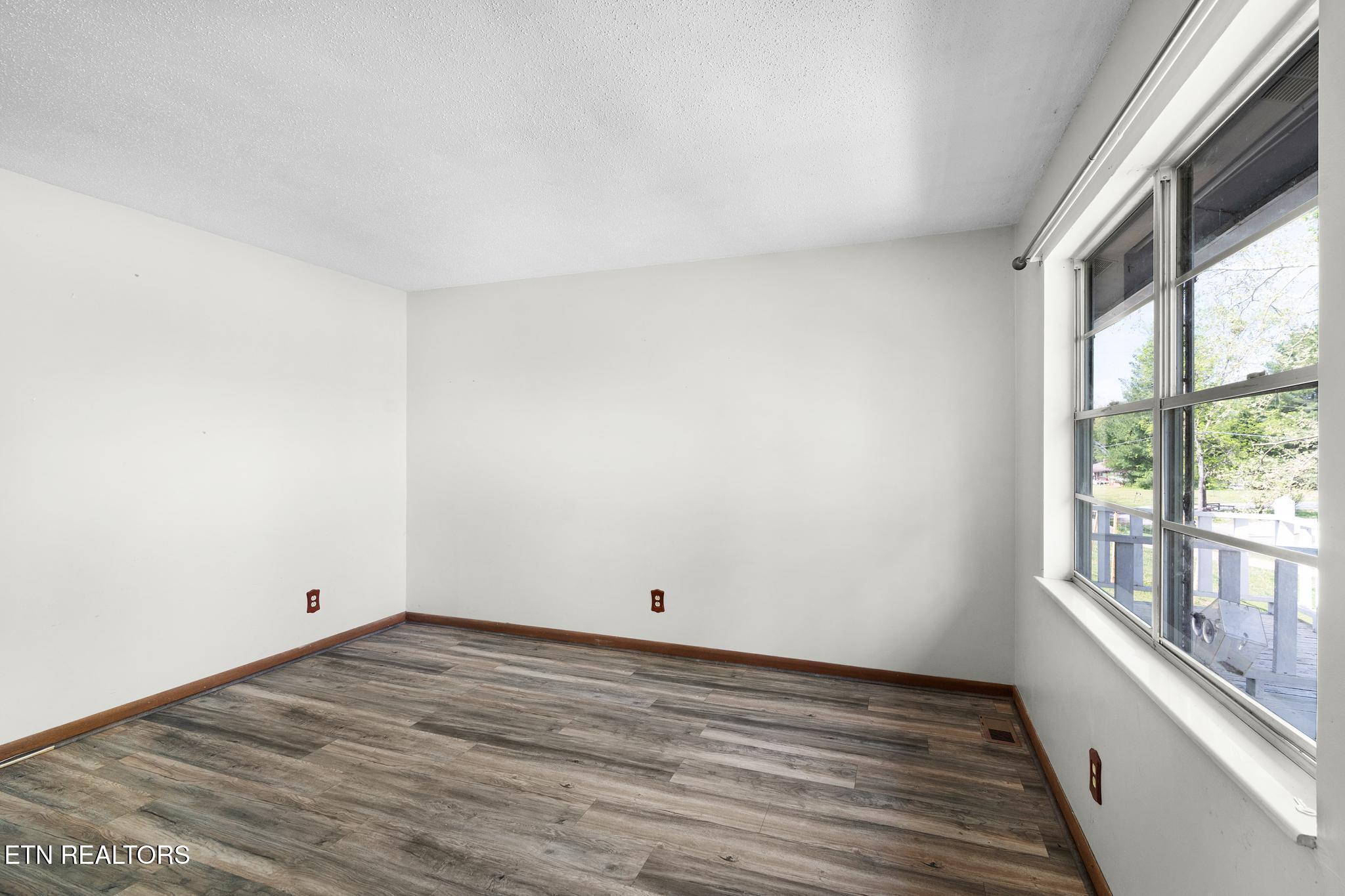 133 Bunch Lane Clinton, TN 37716 - Photo 3 of 41 7R409179