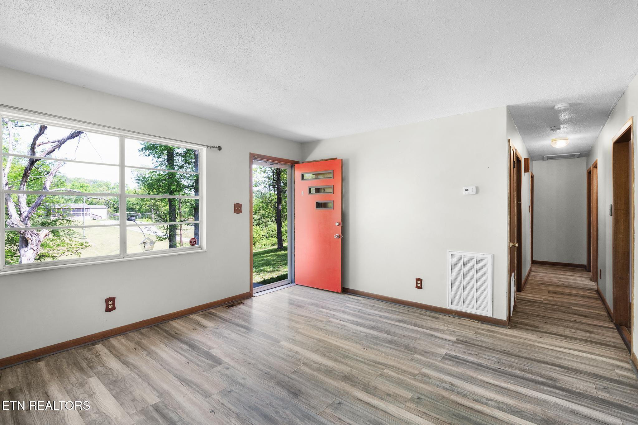 133 Bunch Lane Clinton, TN 37716 - Photo 4 of 41 7R409184