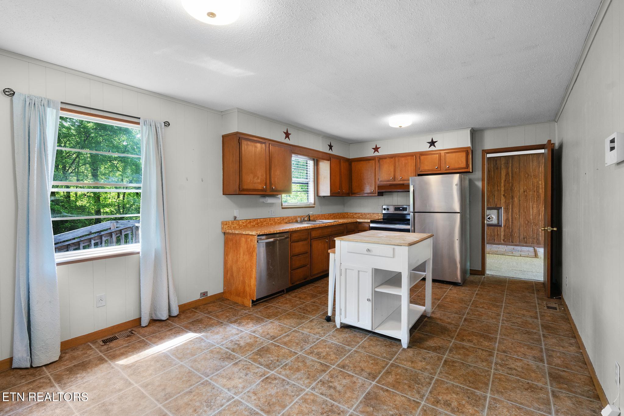 133 Bunch Lane Clinton, TN 37716 - Photo 6 of 41 7R409196