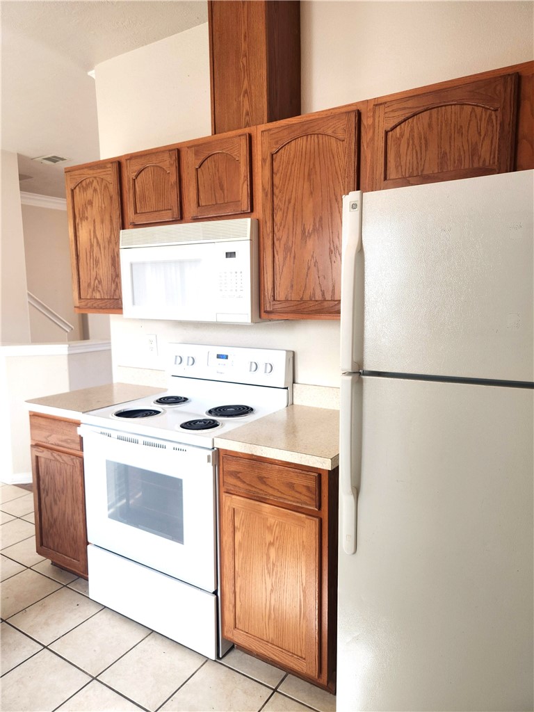 2507 Rhapsody Court Bryan, TX 77802 - Photo 6 of 20 Kitchen with Appliances