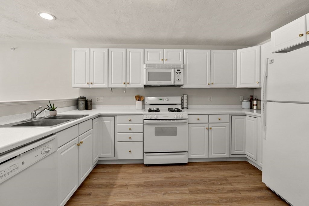 3 Par Three Court, Unit 3 Mashpee, MA 02649 - Photo 7 of 38 Gallery Image 7