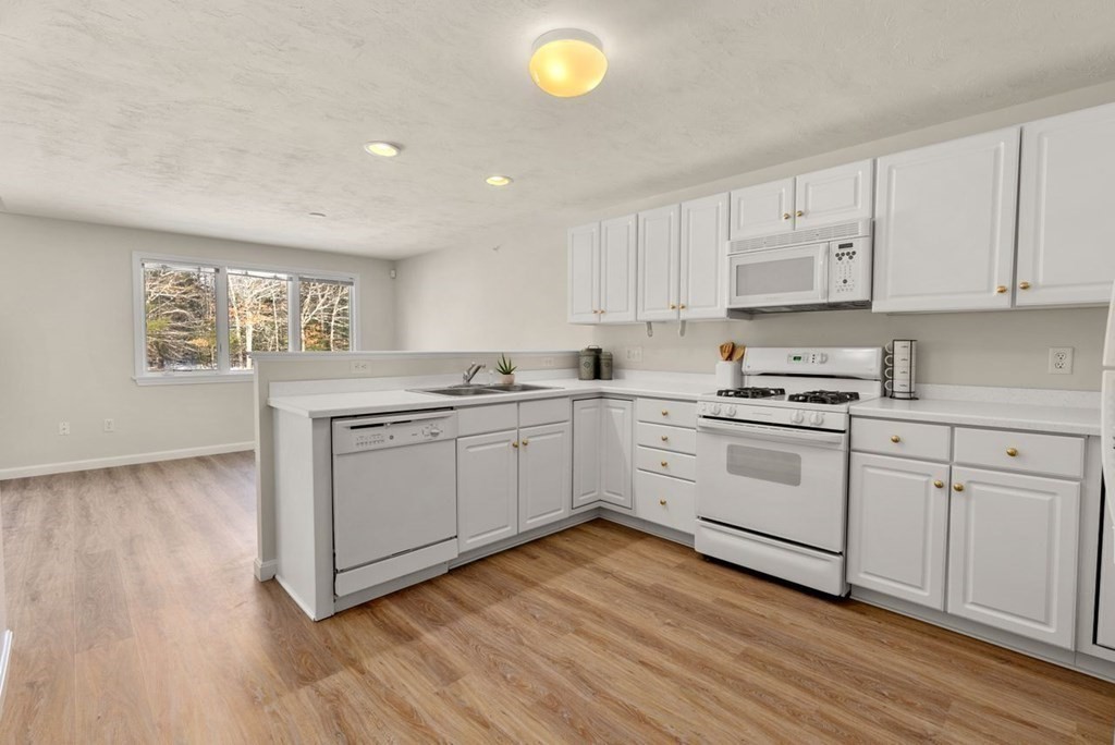 3 Par Three Court, Unit 3 Mashpee, MA 02649 - Photo 9 of 38 Gallery Image 9