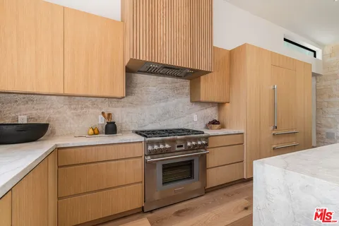 $6,995,000 | 1205 Las Lomas Place, Pacific Palisades, CA 90272