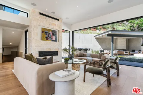 $6,995,000 | 1205 Las Lomas Place, Pacific Palisades, CA 90272