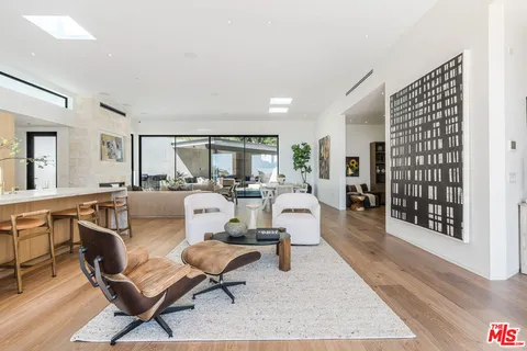 $6,995,000 | 1205 Las Lomas Place, Pacific Palisades, CA 90272