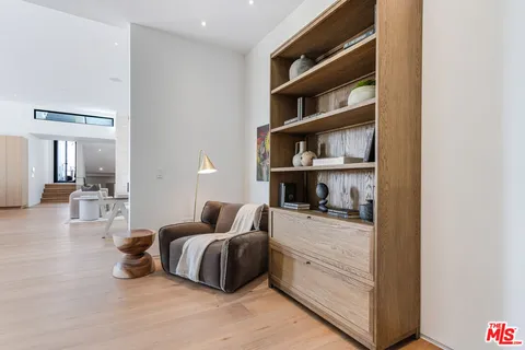 $6,995,000 | 1205 Las Lomas Place, Pacific Palisades, CA 90272