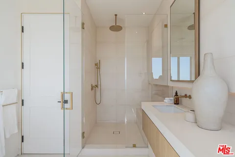 $6,995,000 | 1205 Las Lomas Place, Pacific Palisades, CA 90272