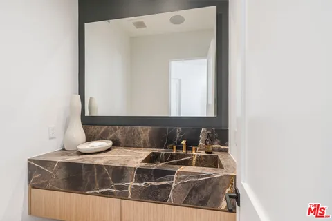 $6,995,000 | 1205 Las Lomas Place, Pacific Palisades, CA 90272