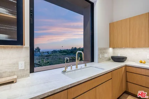 $6,995,000 | 1205 Las Lomas Place, Pacific Palisades, CA 90272