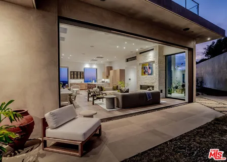 $6,995,000 | 1205 Las Lomas Place, Pacific Palisades, CA 90272