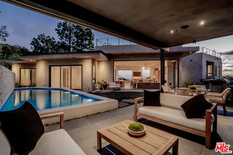 $6,995,000 | 1205 Las Lomas Place, Pacific Palisades, CA 90272