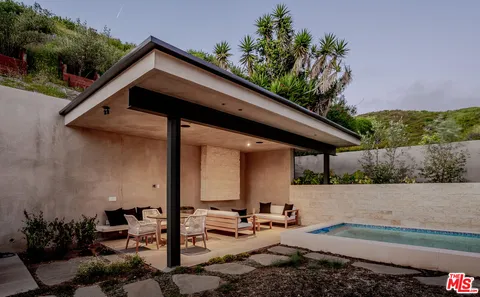 $6,995,000 | 1205 Las Lomas Place, Pacific Palisades, CA 90272