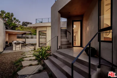 $6,995,000 | 1205 Las Lomas Place, Pacific Palisades, CA 90272