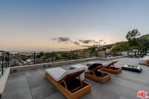 $6,995,000 | 1205 Las Lomas Place, Pacific Palisades, CA 90272