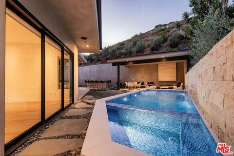 $6,995,000 | 1205 Las Lomas Place, Pacific Palisades, CA 90272