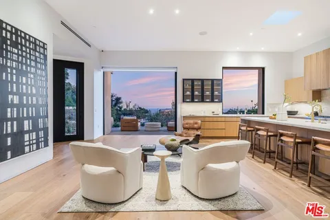 $6,995,000 | 1205 Las Lomas Place, Pacific Palisades, CA 90272