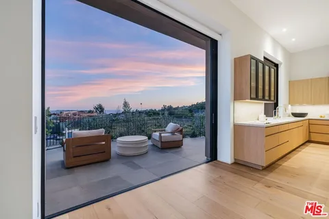 $6,995,000 | 1205 Las Lomas Place, Pacific Palisades, CA 90272