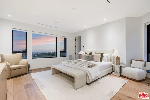 $6,995,000 | 1205 Las Lomas Place, Pacific Palisades, CA 90272