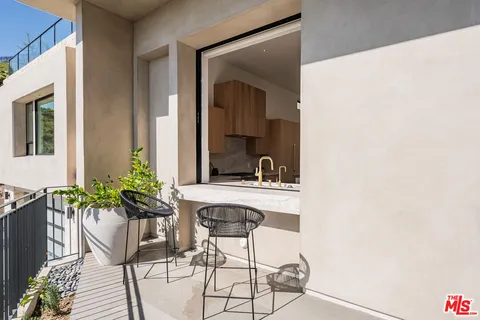 $6,995,000 | 1205 Las Lomas Place, Pacific Palisades, CA 90272