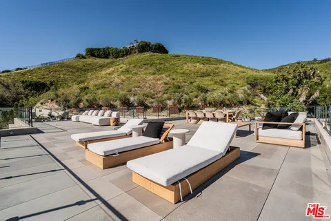 $6,995,000 | 1205 Las Lomas Place, Pacific Palisades, CA 90272