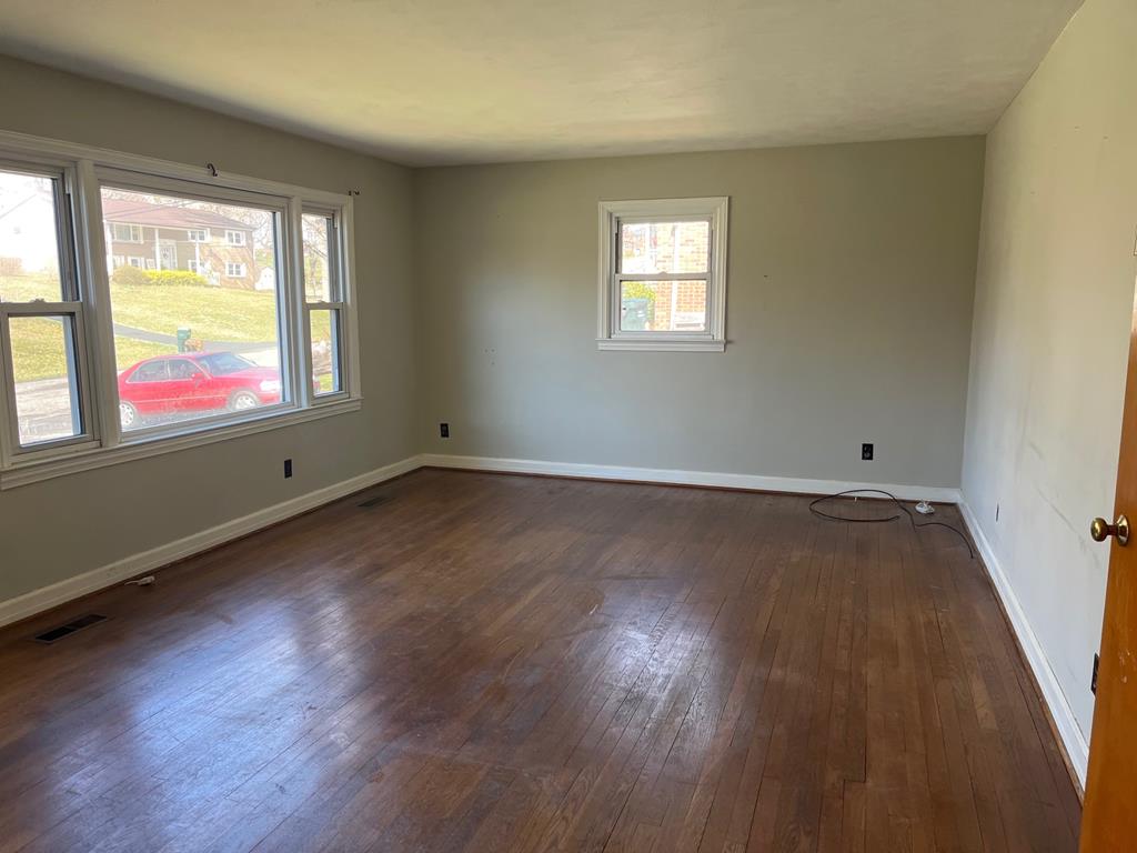 227 Seminole Road Bristol, VA 24201 - Photo 3 of 21 Gallery Image 3