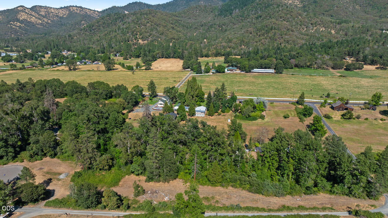 690 Foots Creek Road Gold Hill, OR 97525 - Photo 42 of 45 a view of a town with mountains and a lake view