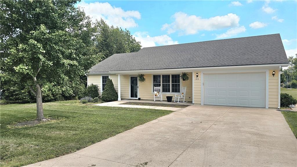 313 South Thompson Street Butler, MO 64730 - Photo 1 of 18