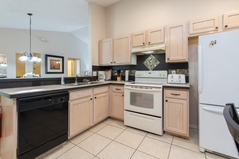 175 Walpole Loop Davenport, FL 33897 - Photo 6 of 12 04_175WalpoleLoop_2003_FlexMLS800x600_80