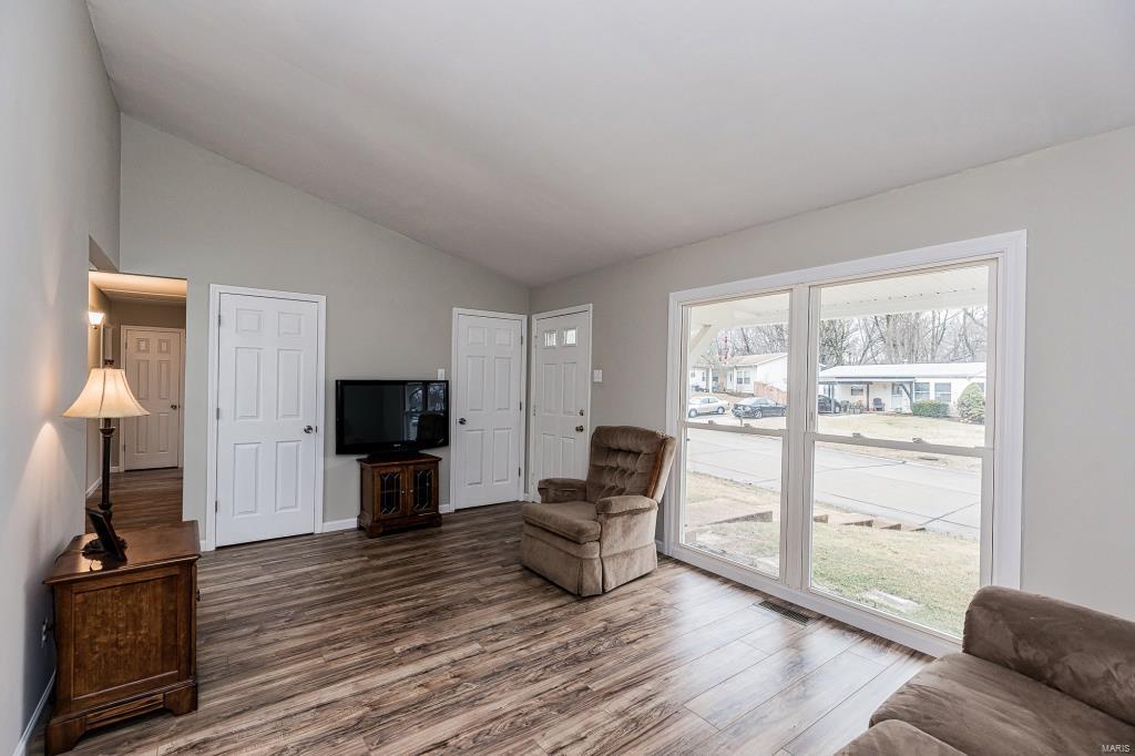 21 Deerpath Drive St. Peters, MO 63376 - Photo 2 of 20