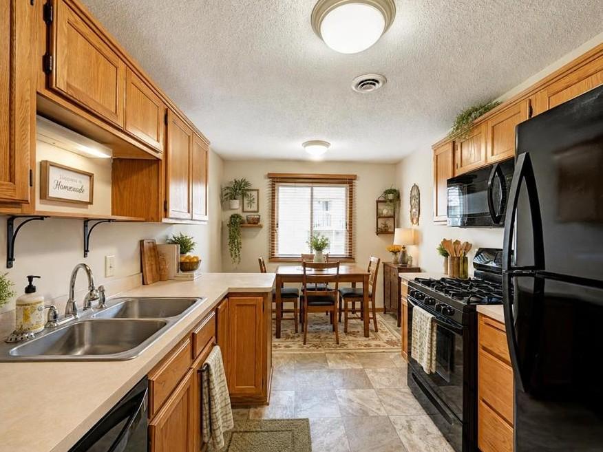 6240 Magda Drive, Unit D Maple Grove, MN 55369 - Photo 7 of 21