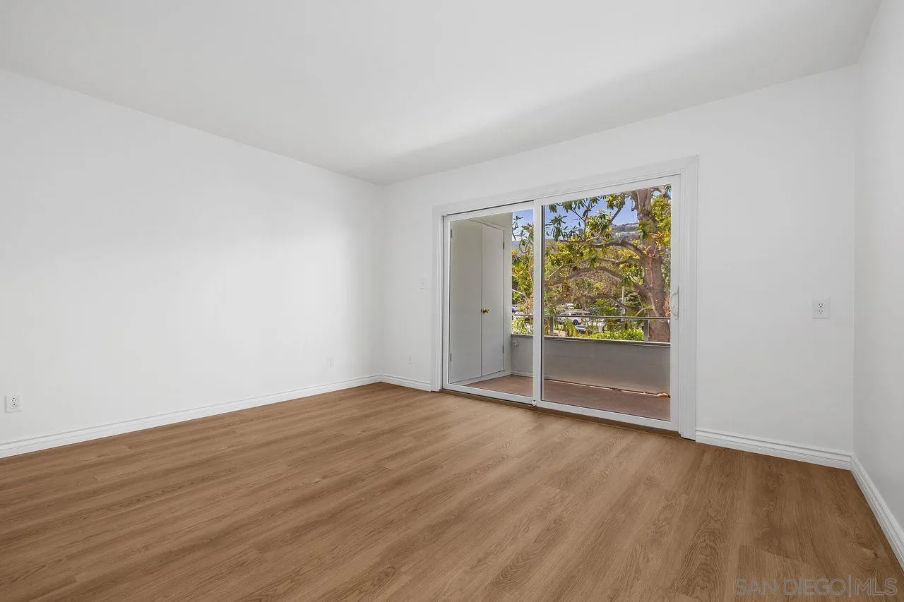 2368 Torrey Pines Road, Unit 63 La Jolla, CA 92037 - Photo 18 of 41 Primary Bedroom