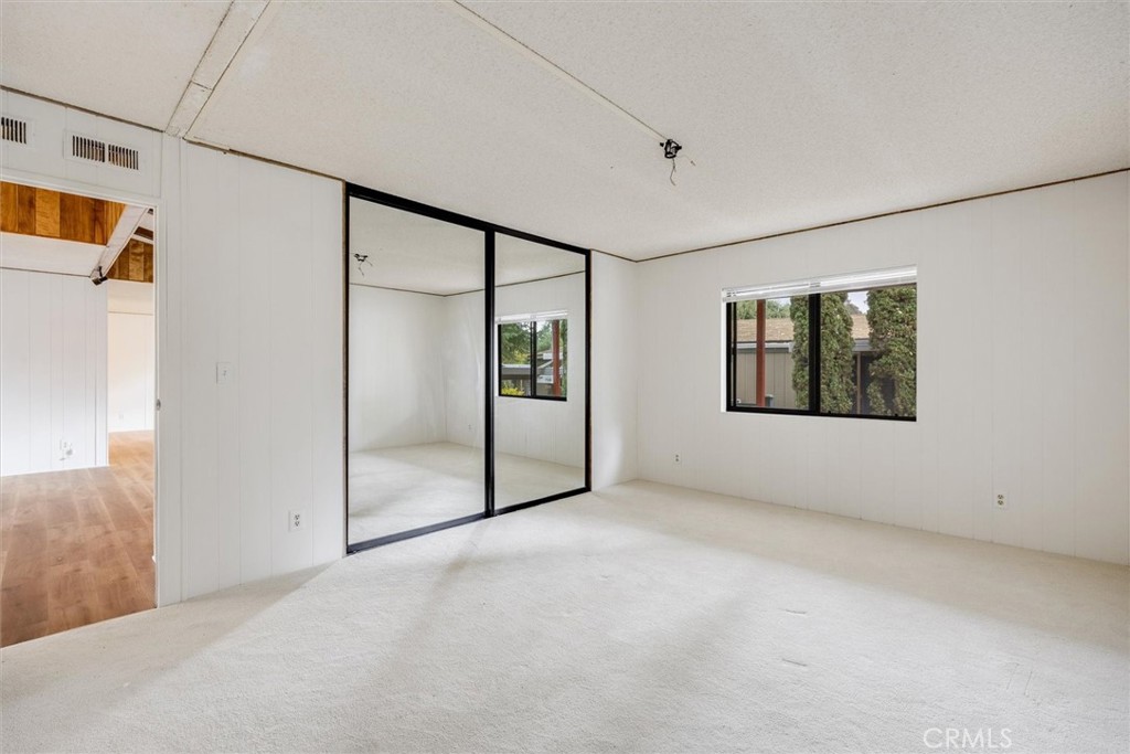 32 Via Santa Barbara, Unit 32 Paso Robles, CA 93446 - Photo 13 of 42 Primary bedroom