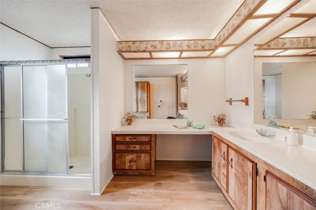 32 Via Santa Barbara, Unit 32 Paso Robles, CA 93446 - Photo 14 of 42 Primary Bathroom