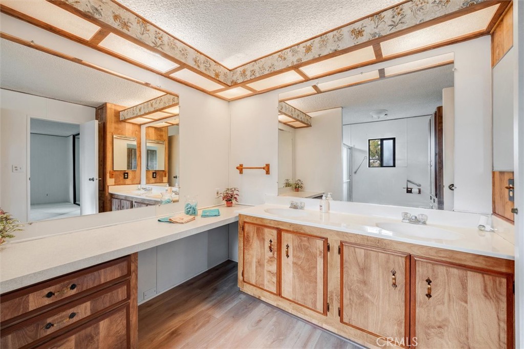 32 Via Santa Barbara, Unit 32 Paso Robles, CA 93446 - Photo 15 of 42 Primary Bathroom