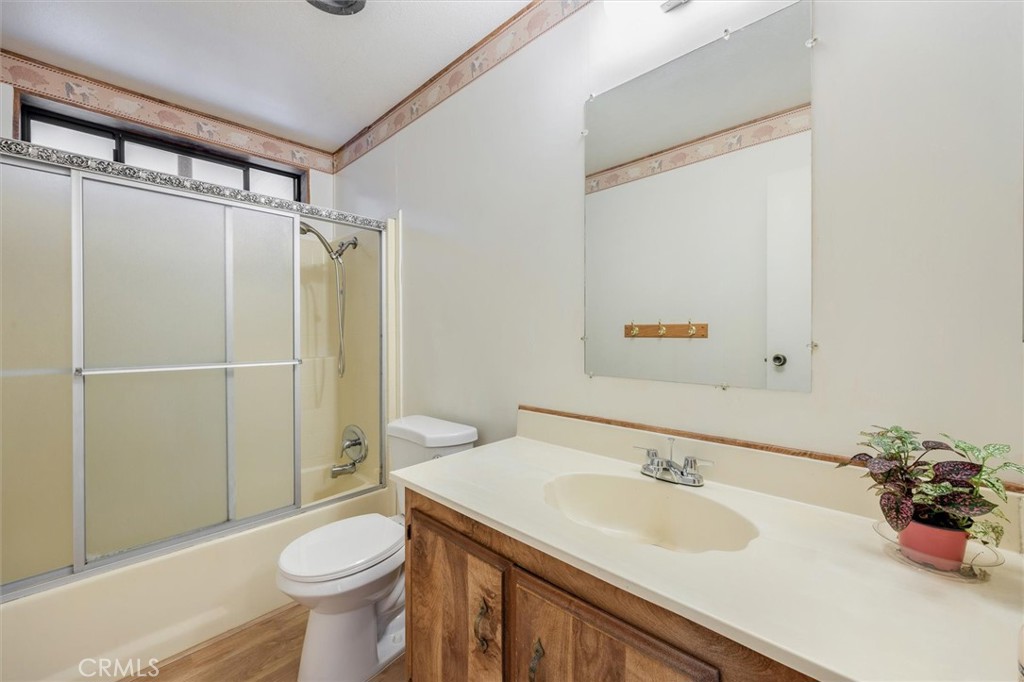 32 Via Santa Barbara, Unit 32 Paso Robles, CA 93446 - Photo 20 of 42 Guest Bath