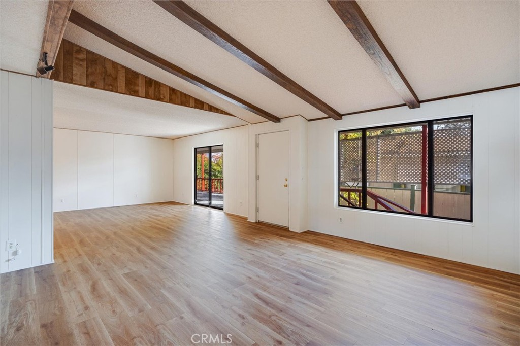 32 Via Santa Barbara, Unit 32 Paso Robles, CA 93446 - Photo 2 of 42 Living/dining area
