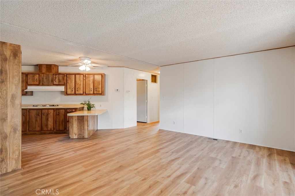 32 Via Santa Barbara, Unit 32 Paso Robles, CA 93446 - Photo 4 of 42 Entry to Living Area