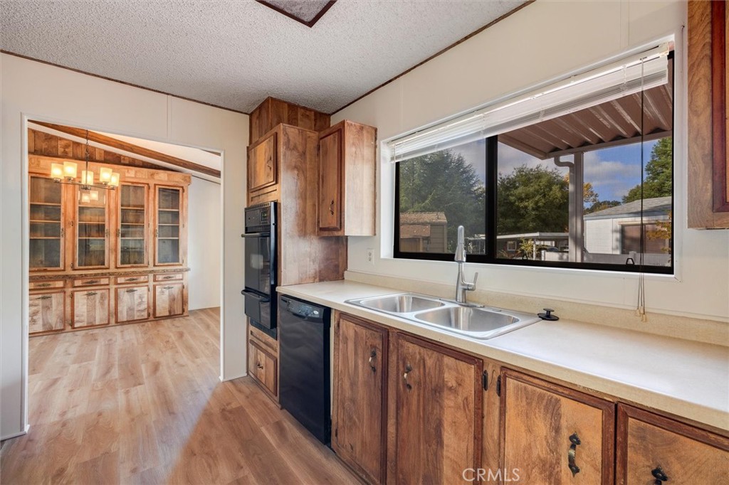 32 Via Santa Barbara, Unit 32 Paso Robles, CA 93446 - Photo 9 of 42 Kitchen Sink