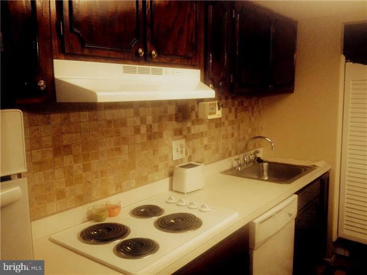 2 Rittenhouse Court Willingboro, NJ 08046 - Photo 6 of 12 Kitchen