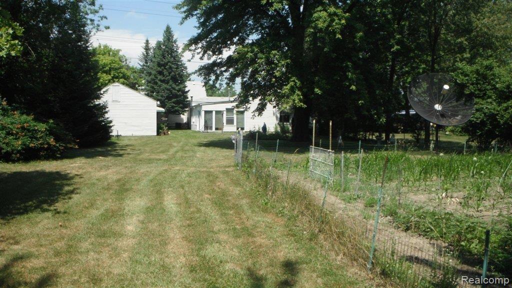 31501 Ecorse Road Romulus, MI 48174 - Photo 14 of 14 Veiw of yard.JPG