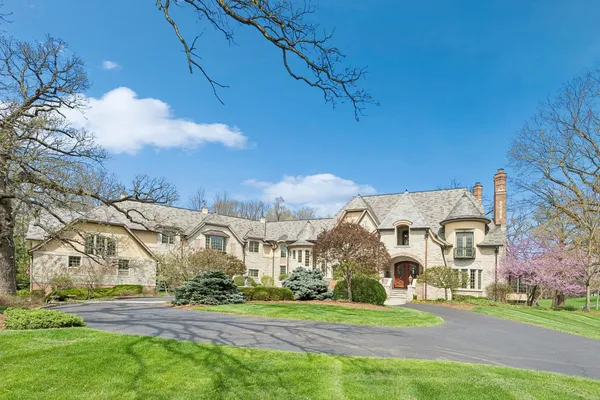 $2,249,000 | 18 Hidden Brook Drive, North Barrington, IL 60010