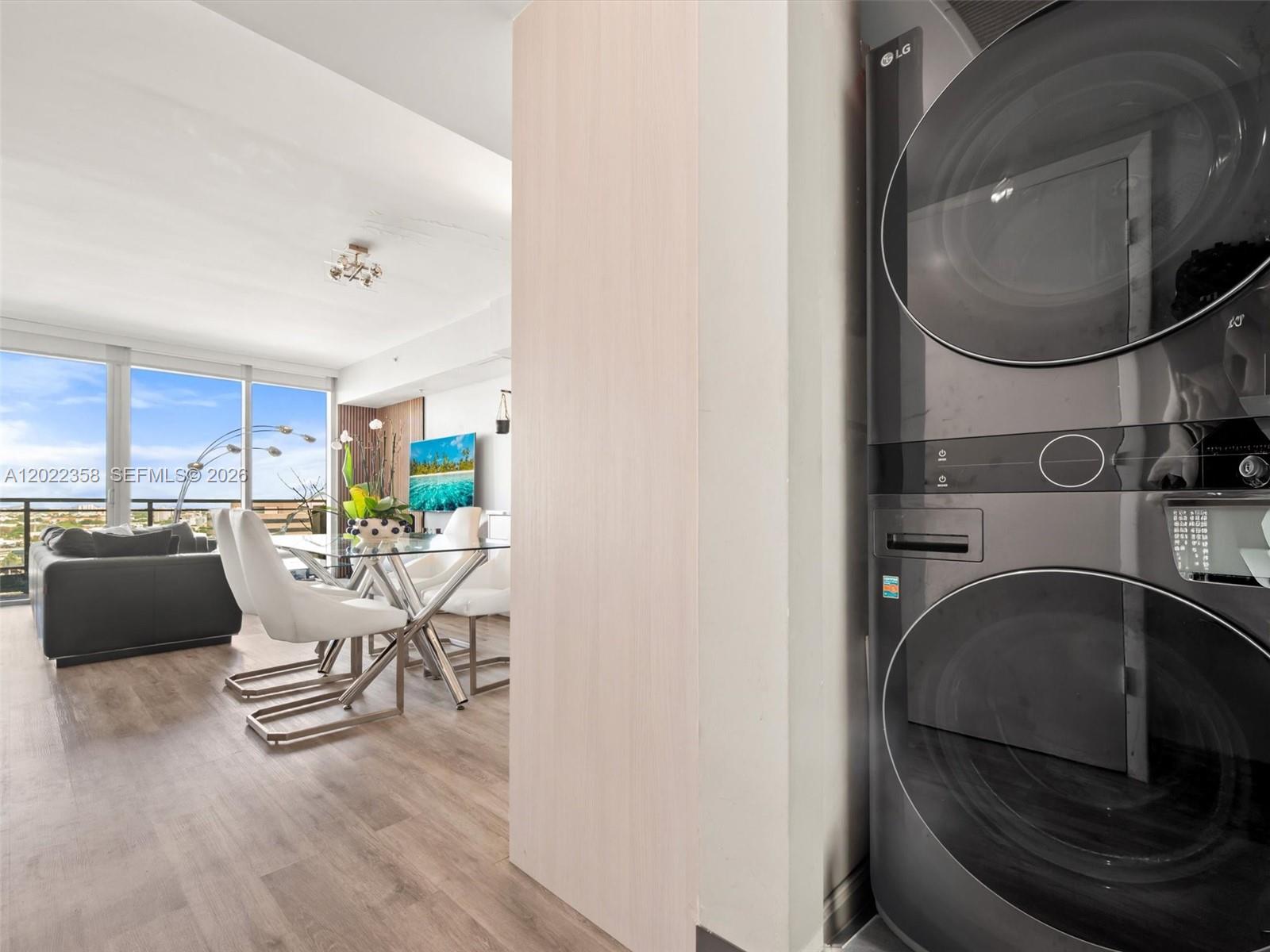 92 Southwest 3rd Street, Unit 1607 Miami, FL 33130 - Photo 4 of 25