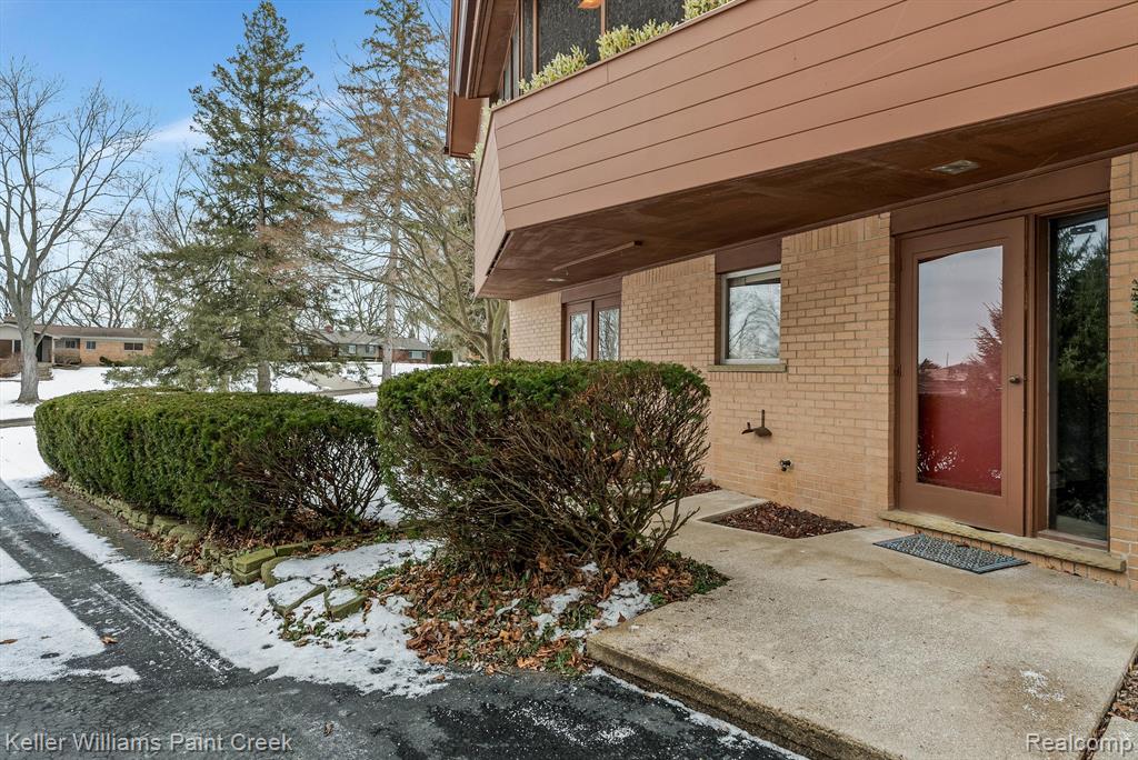 124 Rochdale Drive South Rochester Hills, MI 48309 - Photo 4 of 61