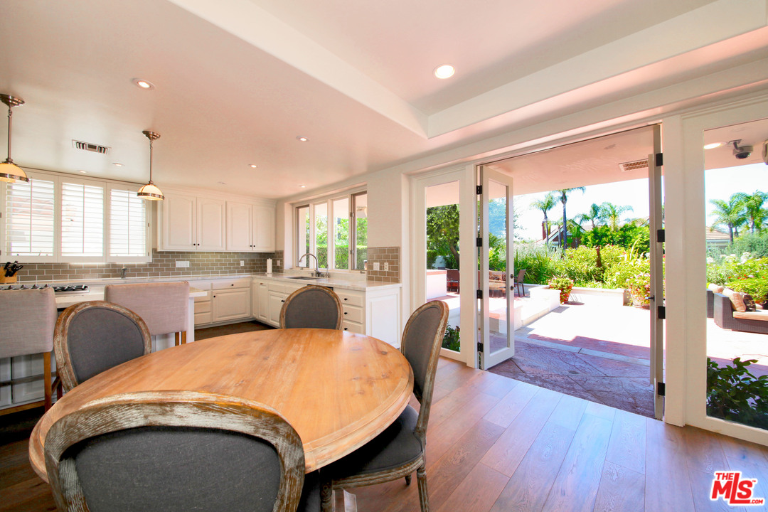 12695 Promontory Road Los Angeles, CA 90049 - Photo 11 of 52