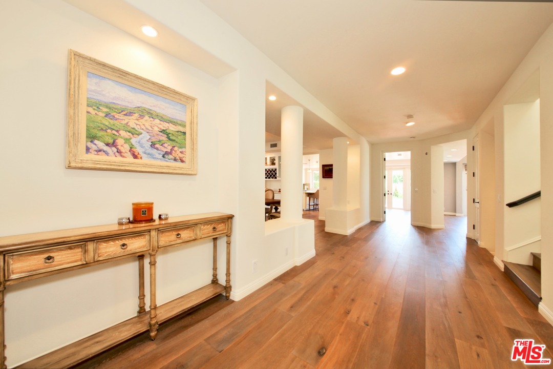 12695 Promontory Road Los Angeles, CA 90049 - Photo 15 of 52