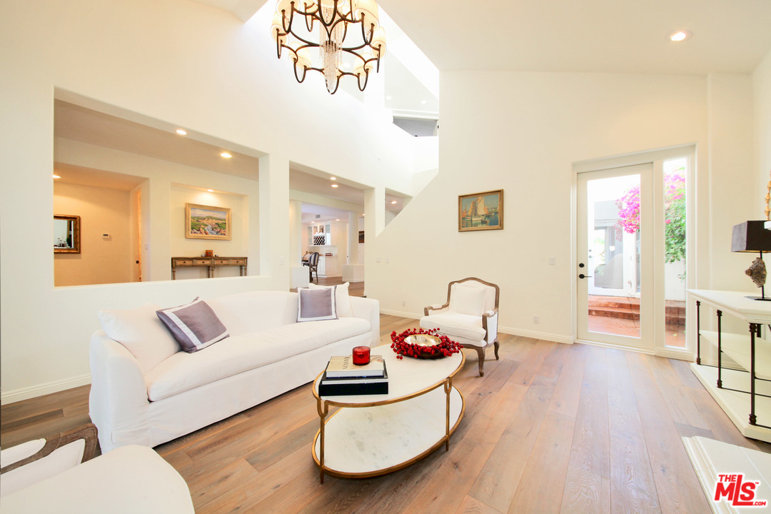 12695 Promontory Road Los Angeles, CA 90049 - Photo 18 of 52