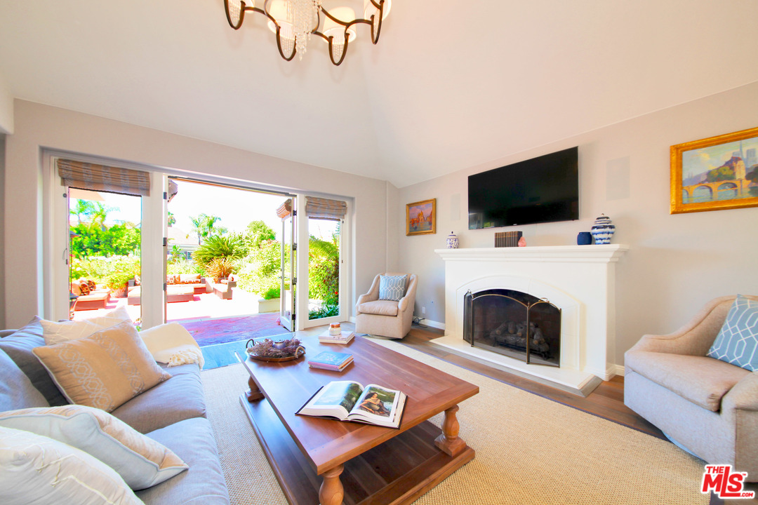 12695 Promontory Road Los Angeles, CA 90049 - Photo 3 of 52