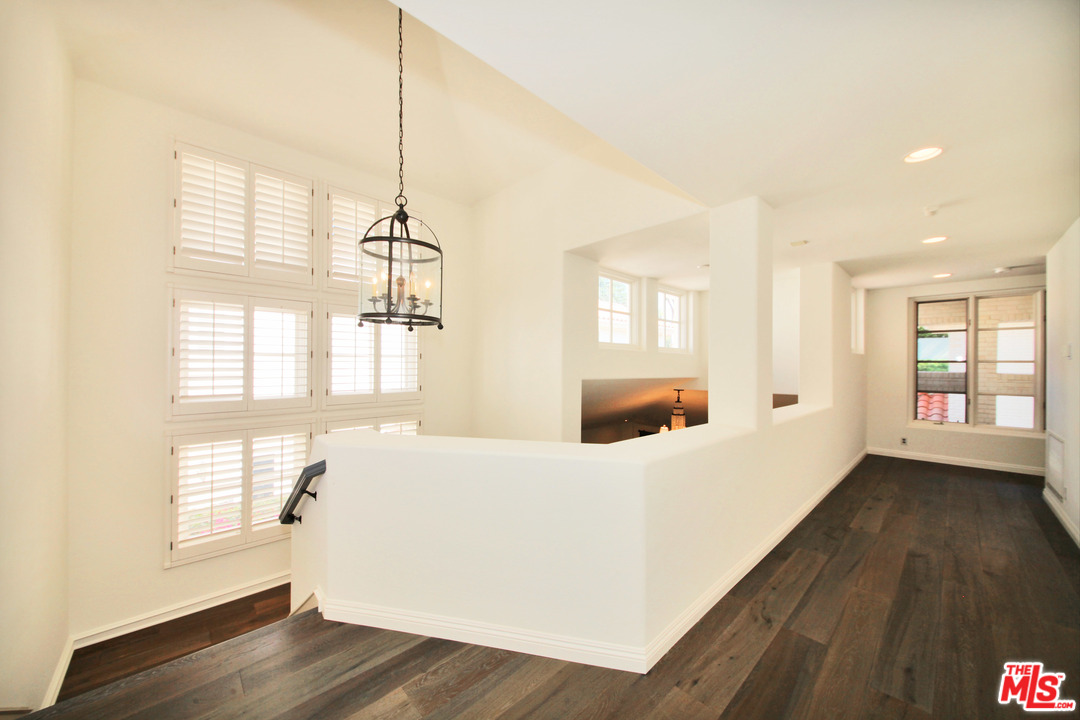 12695 Promontory Road Los Angeles, CA 90049 - Photo 24 of 52