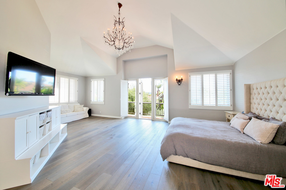 12695 Promontory Road Los Angeles, CA 90049 - Photo 25 of 52