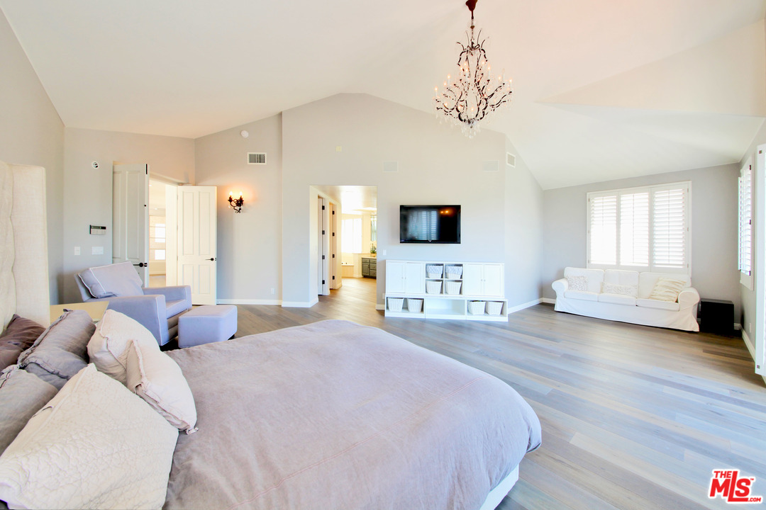 12695 Promontory Road Los Angeles, CA 90049 - Photo 28 of 52